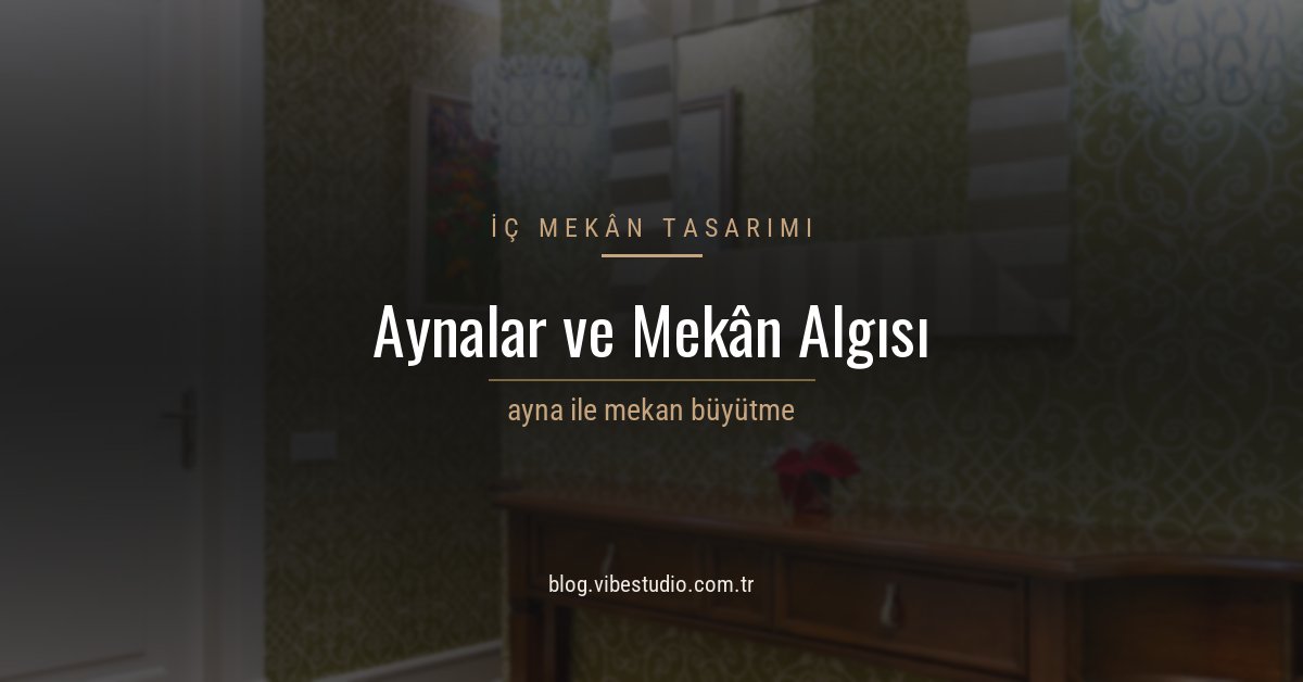 İç mekânda duvara asılmış büyük aynanın ve yansımanın görünümü