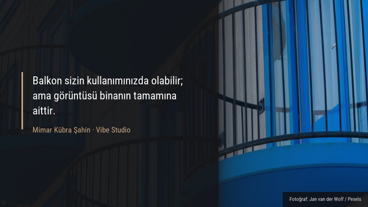 Balkon korkuluğu ve cam bölümünün yakın çekim detayı