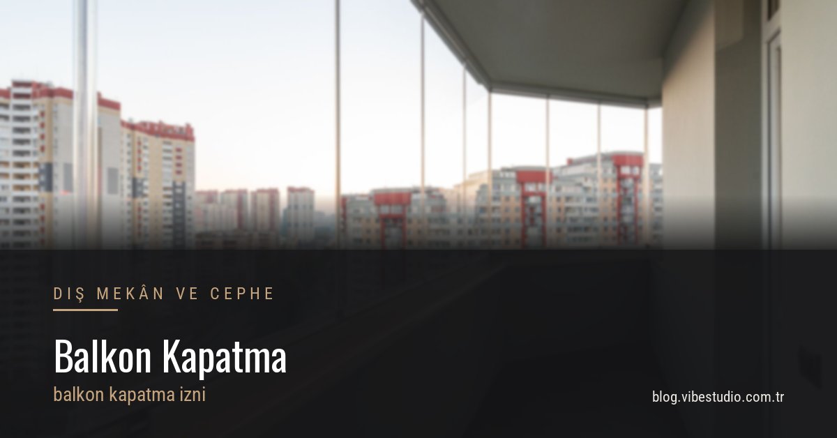 Bir apartman cephesinde balkonların ve korkulukların görünümü