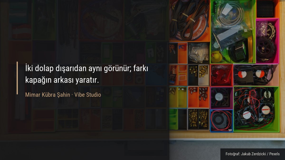 Çekmece içi bölme ve donanım detayının yakın görünümü