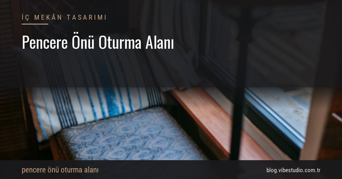 Pencere kenarında desenli yastıklarla düzenlenmiş köşe oturma alanı