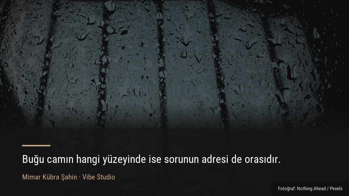 Pencere camında su damlacıkları ve doğrama birleşiminin detayı