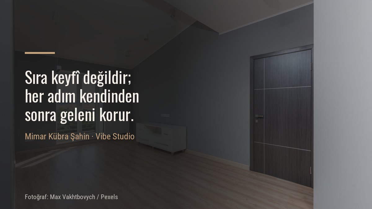 Yenilemesi tamamlanmış boş bir oda üzerinde iş sırası ilkesini anlatan alıntı görseli
