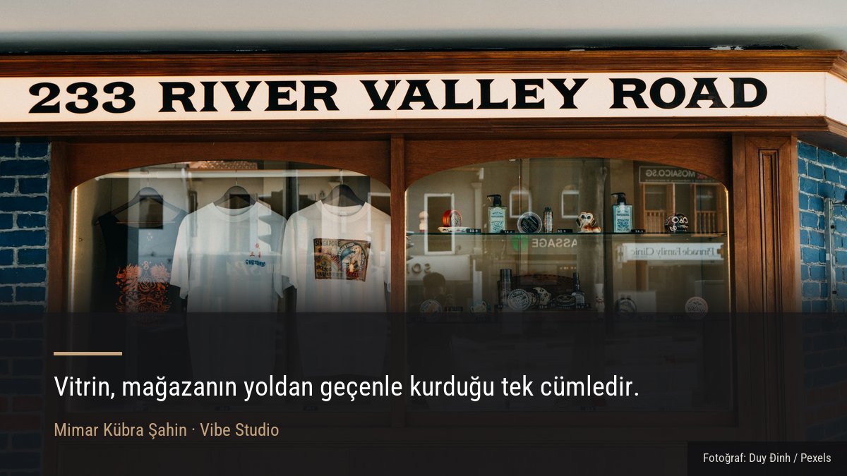 Vitrin içinde sergileme yüzeyi ve aydınlatma detayının görünümü